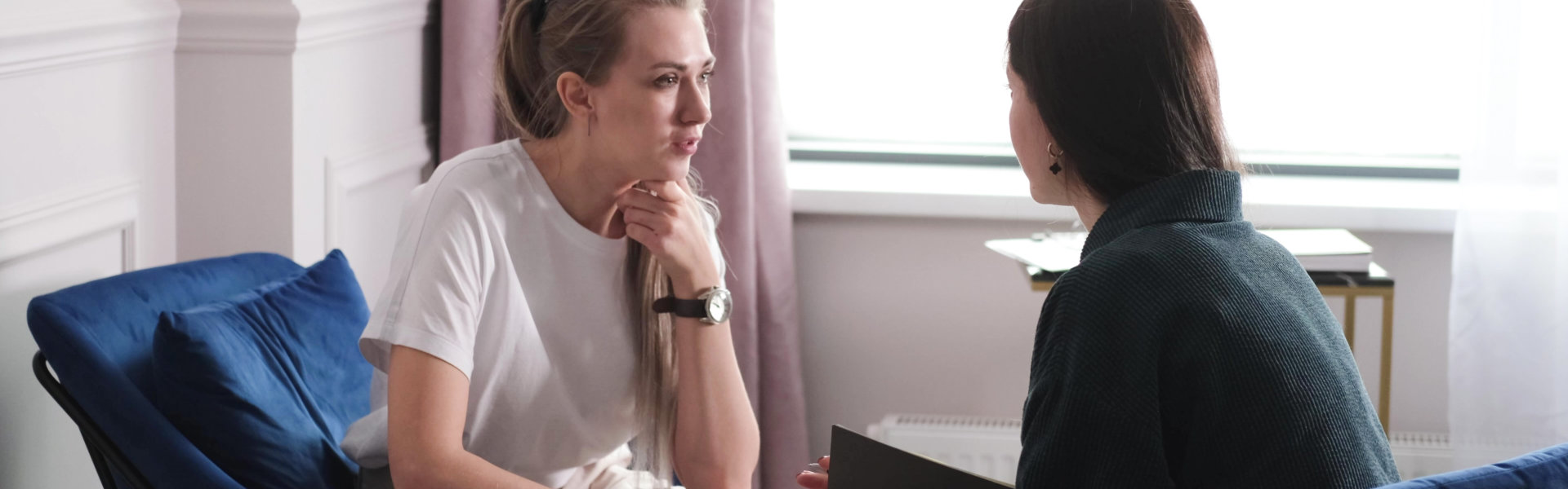 woman listening to the psychiatrist